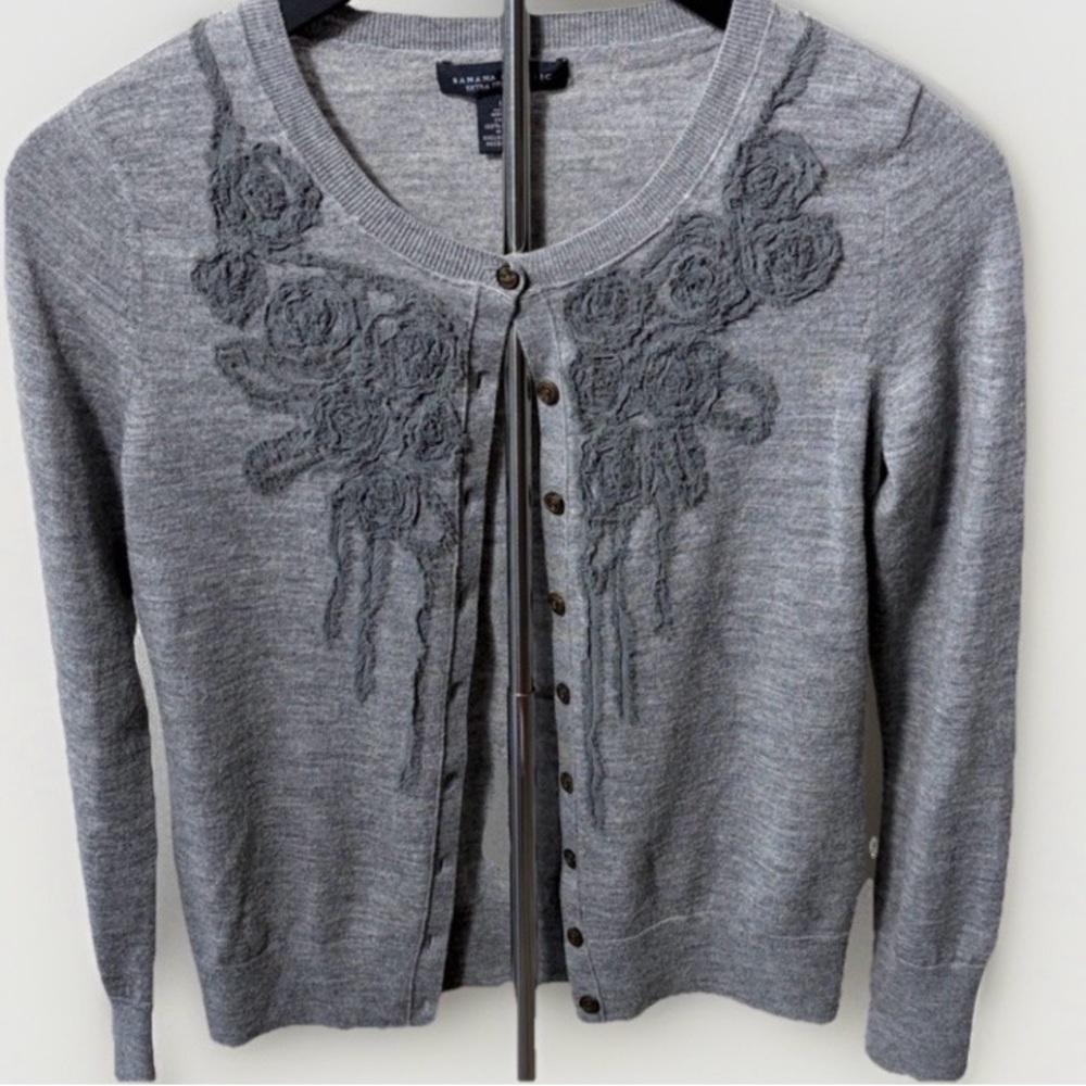 Banana Republic 100% Wool Gray Floral Appliqué Cardigan Size S